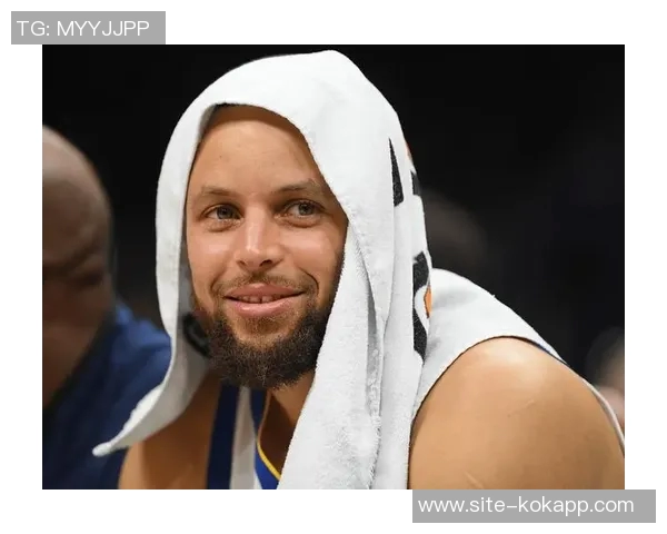 库里在奥兰多客场穿哈达威蓝喷引发球迷热议乱穿鞋时代来临